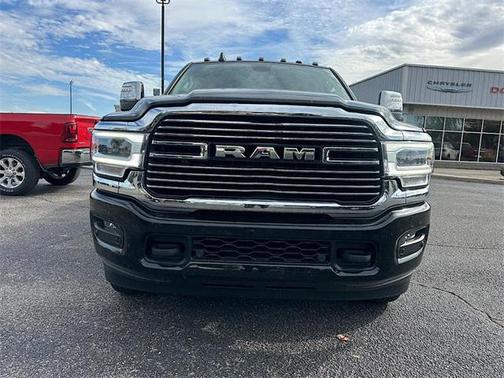 2024 RAM 3500 Laramie Crew Cab 4x4 8' Box