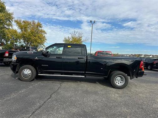 2024 RAM 3500 Laramie Crew Cab 4x4 8' Box