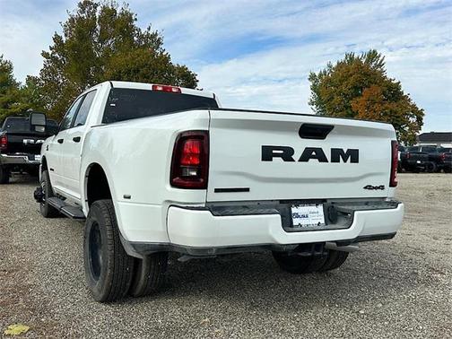 2025 RAM 3500 Big Horn Crew Cab 4x4 8' Box