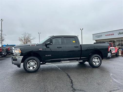 2020 RAM 2500 Tradesman Crew Cab 4X4 6'4' Box