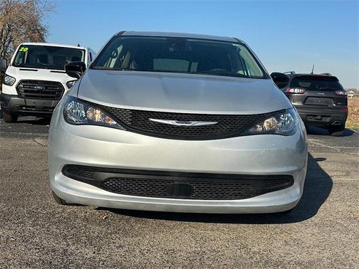 2024 Chrysler Voyager LX