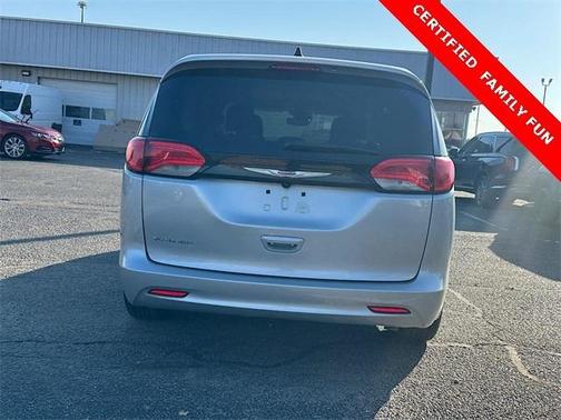2024 Chrysler Voyager LX