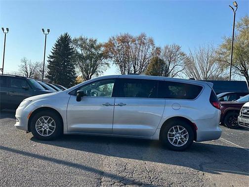 2024 Chrysler Voyager LX