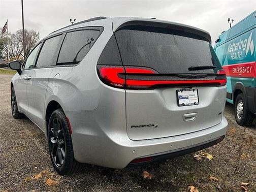 2026 Chrysler Pacifica L