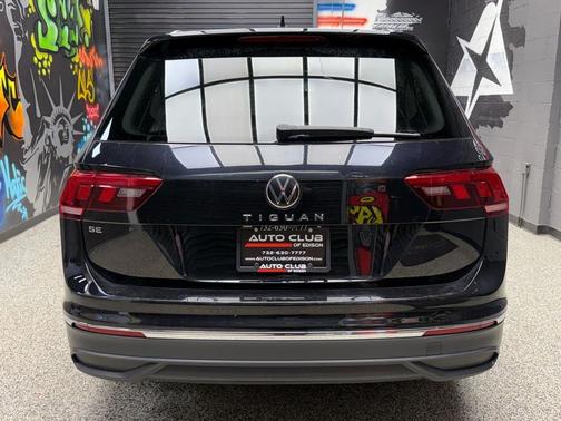 Deep Black Pearl (2t2t) 2024 Volkswagen Tiguan 2.0T SE