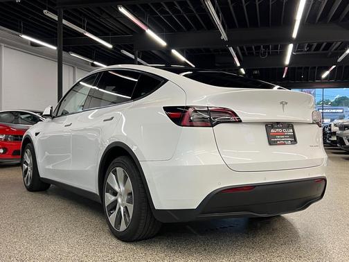 2022 Tesla Model Y Long Range Dual Motor All-Wheel Drive