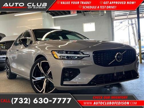 2024 Volvo S60 B5 Plus Dark Theme