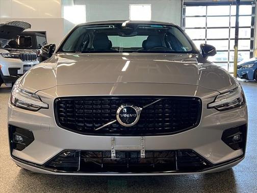 2024 Volvo S60 B5 Plus Dark Theme