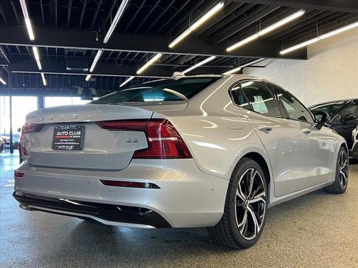2024 Volvo S60 B5 Plus Dark Theme