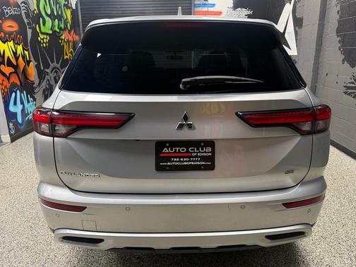 2024 Mitsubishi Outlander SE