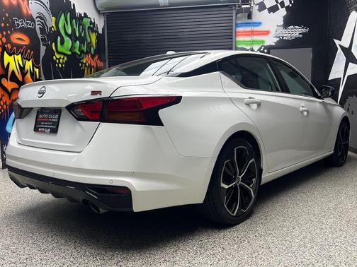 Glacier White (qak) 2024 Nissan Altima SR FWD