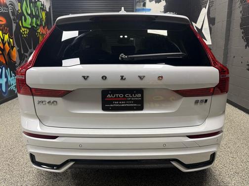 2024 Volvo XC60 AWD B5 Plus Dark Theme 4dr SUV