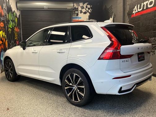 2024 Volvo XC60 AWD B5 Plus Dark Theme 4dr SUV