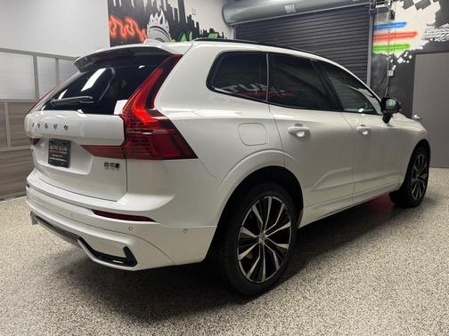 2024 Volvo XC60 AWD B5 Plus Dark Theme 4dr SUV