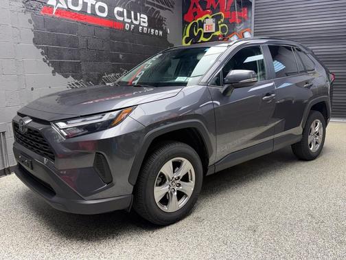 Magnetic Gray Metallic (1g3) 2024 Toyota RAV4 XLE