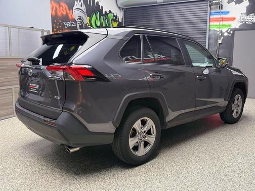 Magnetic Gray Metallic (1g3) 2024 Toyota RAV4 XLE