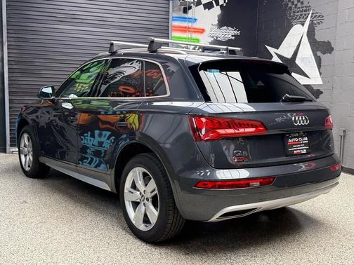 Manhattan Gray Metallic (h1) 2019 Audi Q5 2.0T Premium Plus