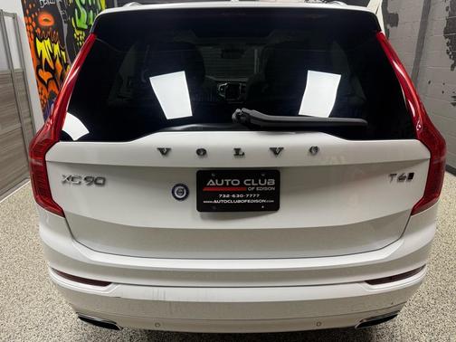 2021 Volvo XC90 T6 Momentum