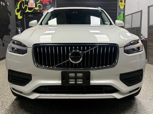 2021 Volvo XC90 T6 Momentum