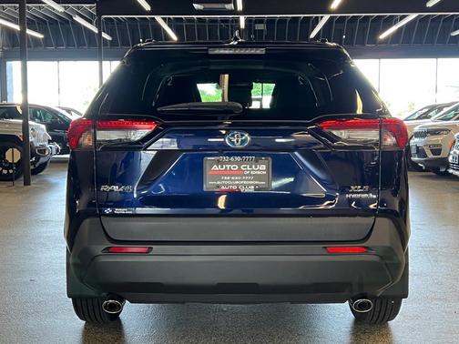 2020 Toyota RAV4 Hybrid XLE