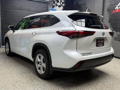 Wind Chill Pearl (089) 2022 Toyota Highlander LE