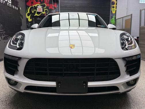 White 2018 Porsche Macan Macan S