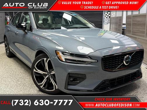 2024 Volvo S60 B5 Core Dark Theme