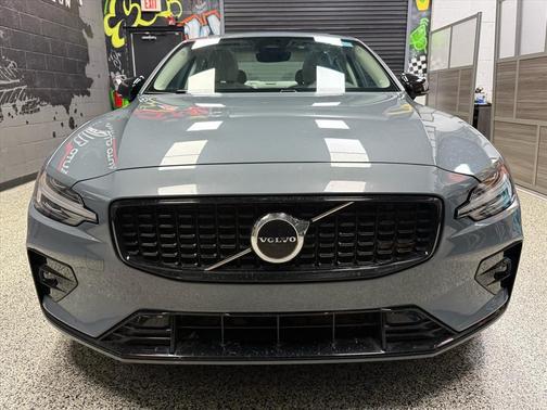 2024 Volvo S60 B5 Core Dark Theme