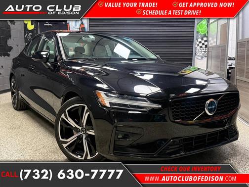 2024 Volvo S60 B5 Plus Dark Theme