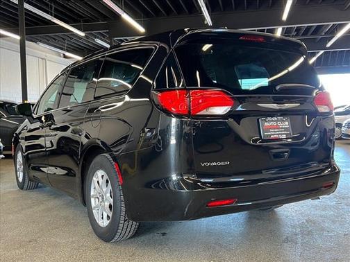 2022 Chrysler Voyager LX