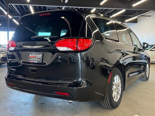 2022 Chrysler Voyager LX
