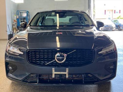2024 Volvo S60 B5 Plus Dark Theme