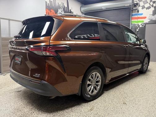 2021 Toyota Sienna XLE 7 Passenger