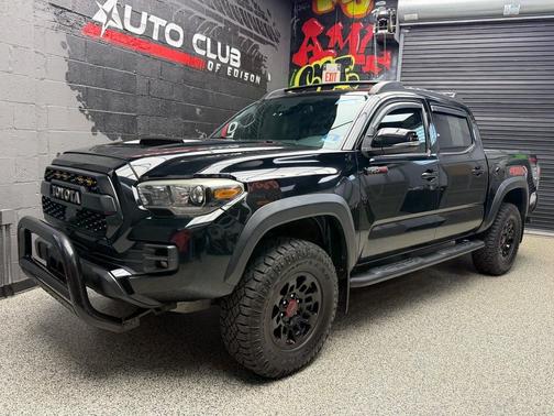 Midnight Black Metallic (218) 2018 Toyota Tacoma TRD Pro