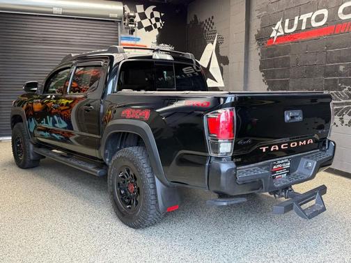 Midnight Black Metallic (218) 2018 Toyota Tacoma TRD Pro