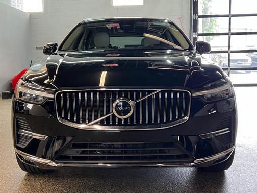 2023 Volvo XC60 B5 Plus Bright Theme