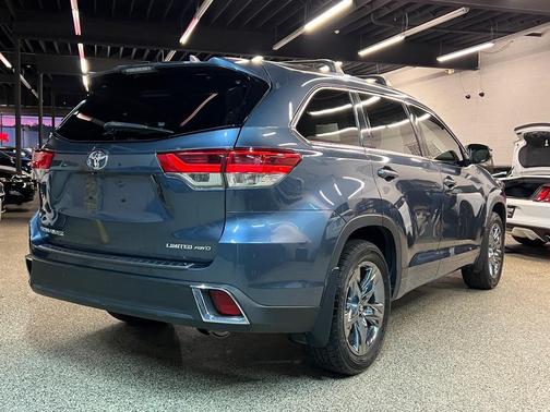 2019 Toyota Highlander Limited Platinum