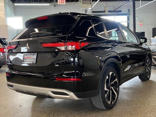2023 Mitsubishi Outlander SE