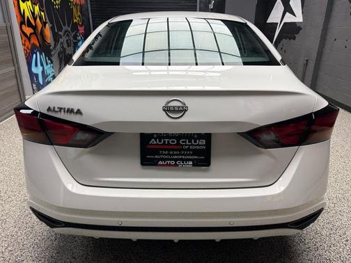 Glacier White (qak) 2024 Nissan Altima S FWD