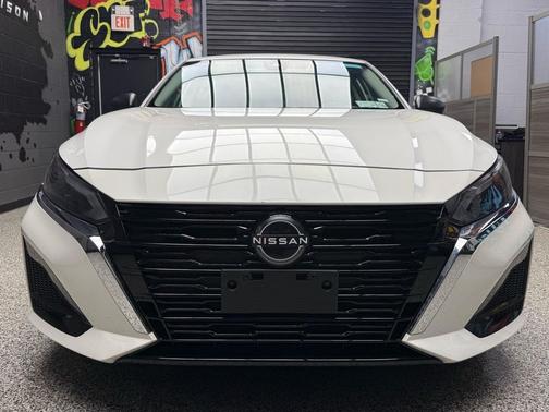Glacier White (qak) 2024 Nissan Altima S FWD