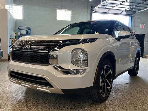 2023 Mitsubishi Outlander SE Special Edition