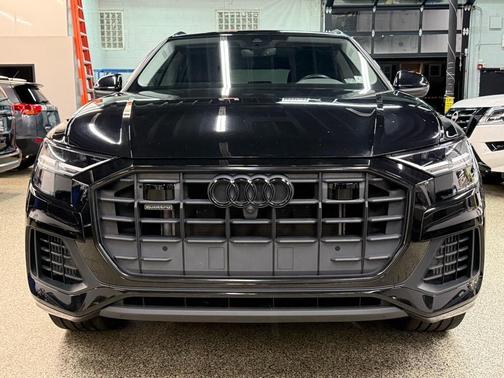 2022 Audi Q8 55 Premium Plus