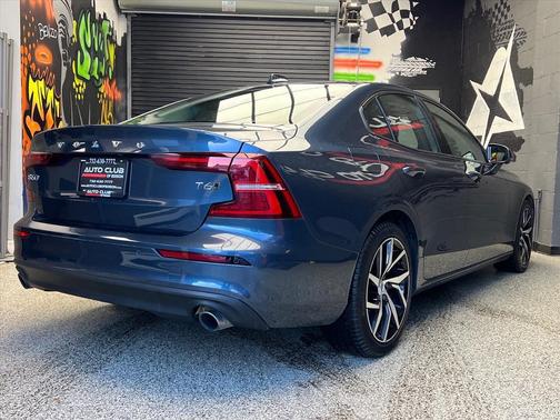 2020 Volvo S60 T6 Momentum