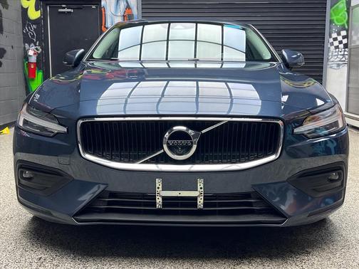 2020 Volvo S60 T6 Momentum