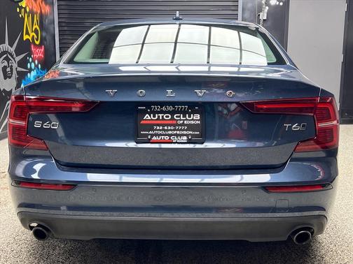 2020 Volvo S60 T6 Momentum