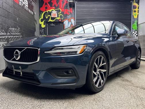 2020 Volvo S60 T6 Momentum