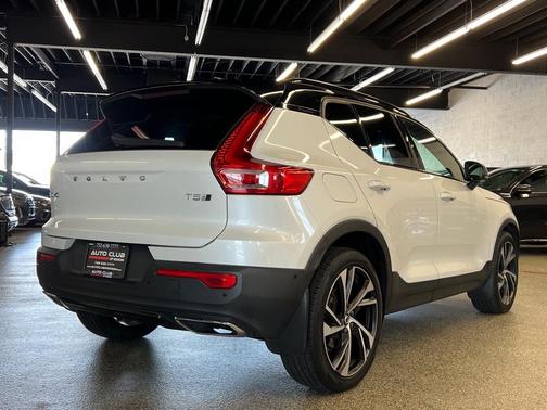 2019 Volvo XC40 T5 R-Design