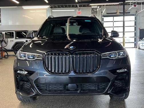 2022 BMW X7 M50i