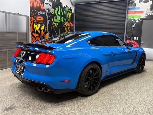 2017 Ford Shelby GT350 Base