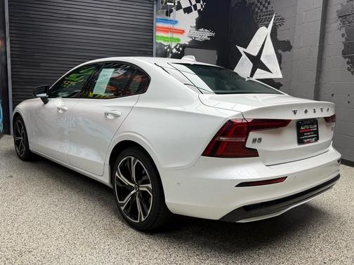 Crystal White Metallic 2024 Volvo S60 B5 Plus Dark Theme